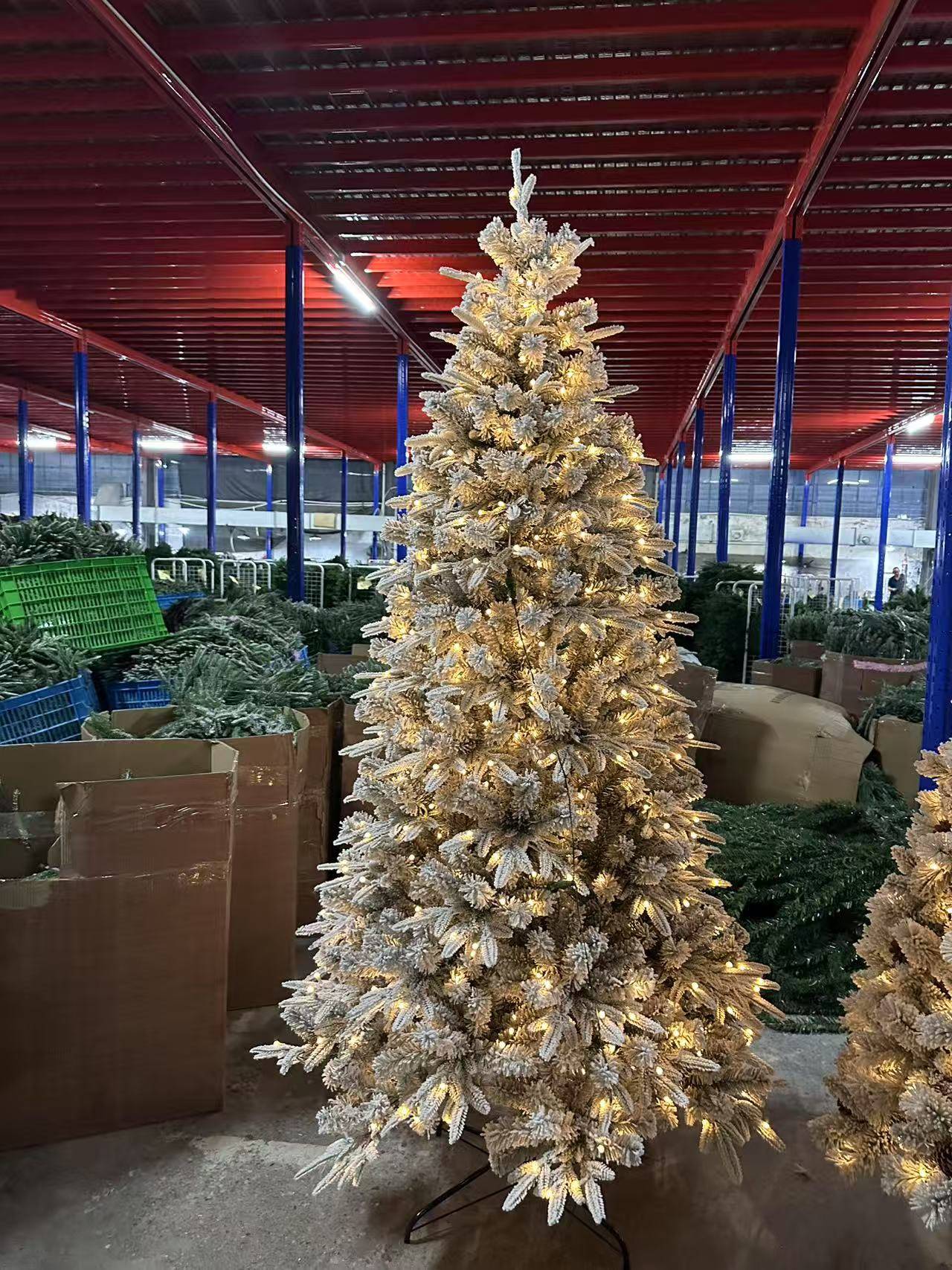 Vrilay Pre-Lit Snow Flocked Artificial Christmas Tree, Gold Ribbon & Snowflake Christmas Decorations